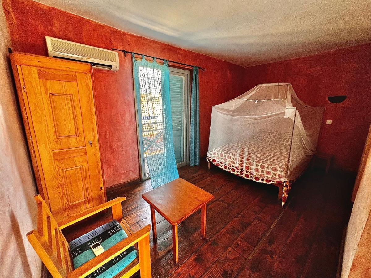 Flyfishes Hotel Saint-Louis Bagian luar foto
