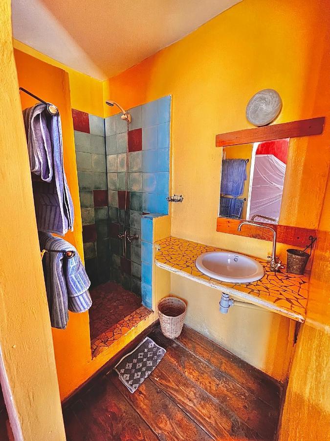 Flyfishes Hotel Saint-Louis Bagian luar foto